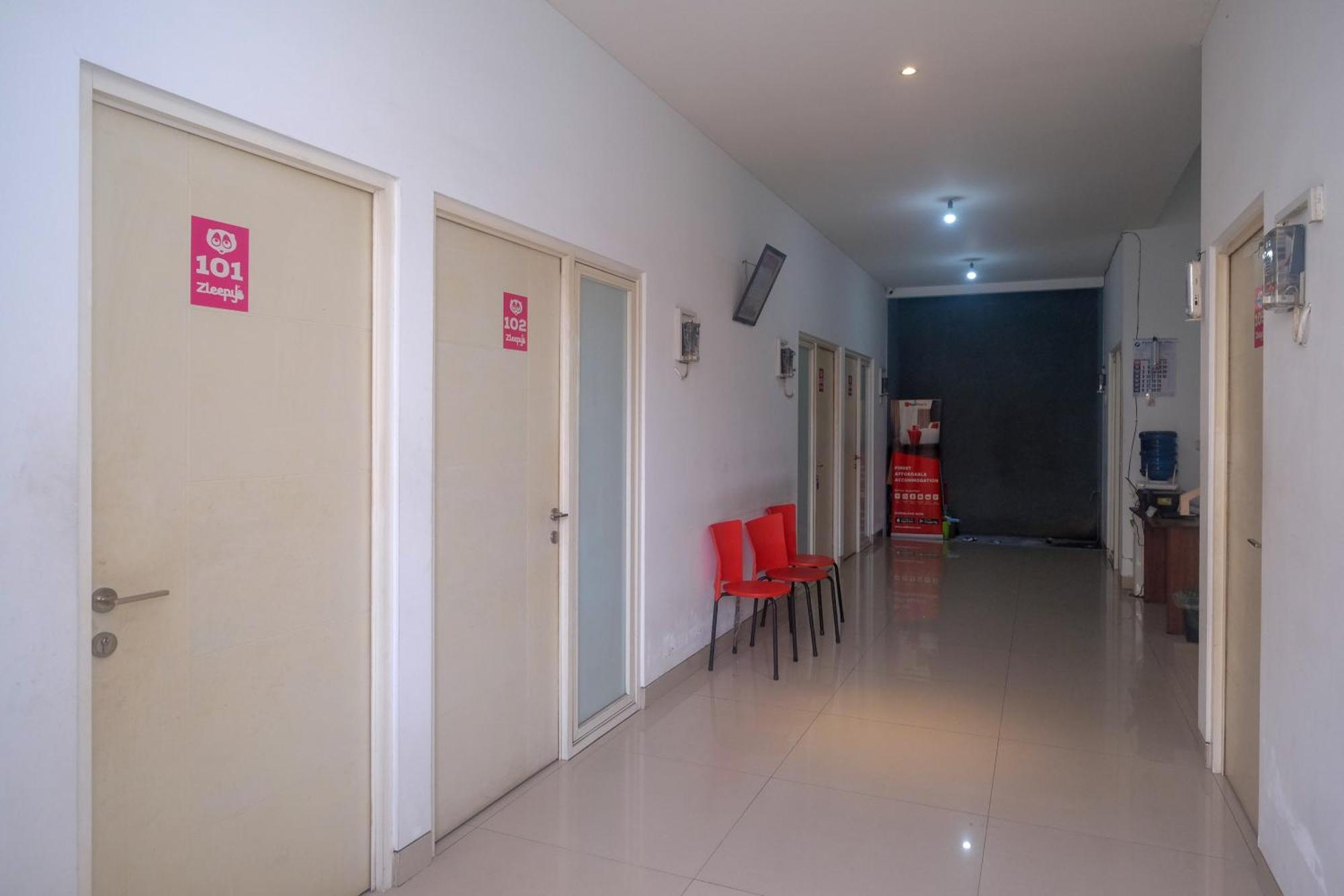 Reddoorz Syariah Near Simpang Lima Semarang Hotel Jomblang Exterior photo