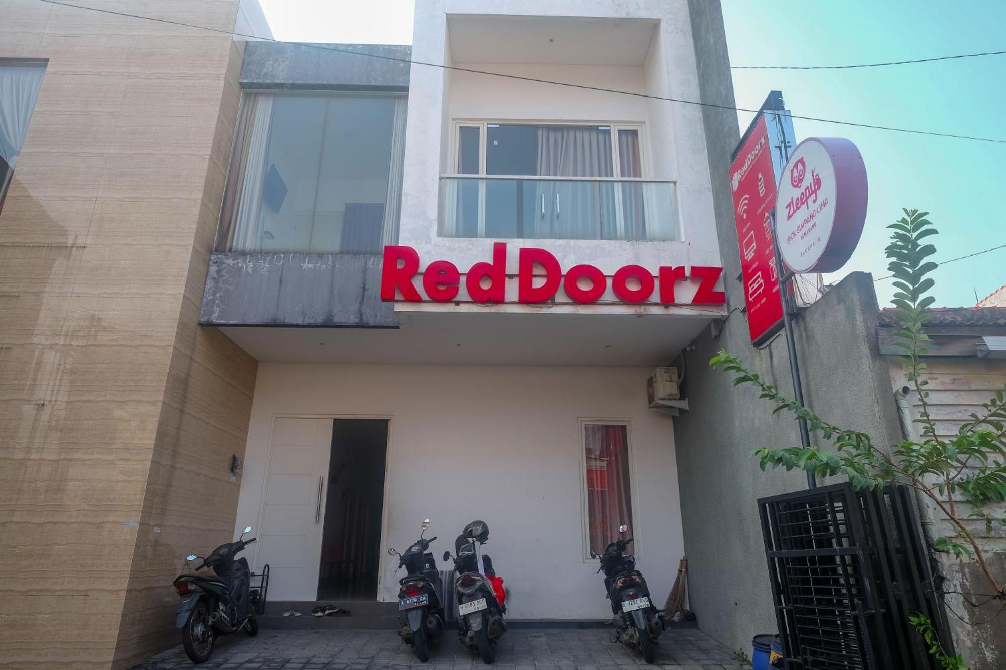 Reddoorz Syariah Near Simpang Lima Semarang Hotel Jomblang Exterior photo