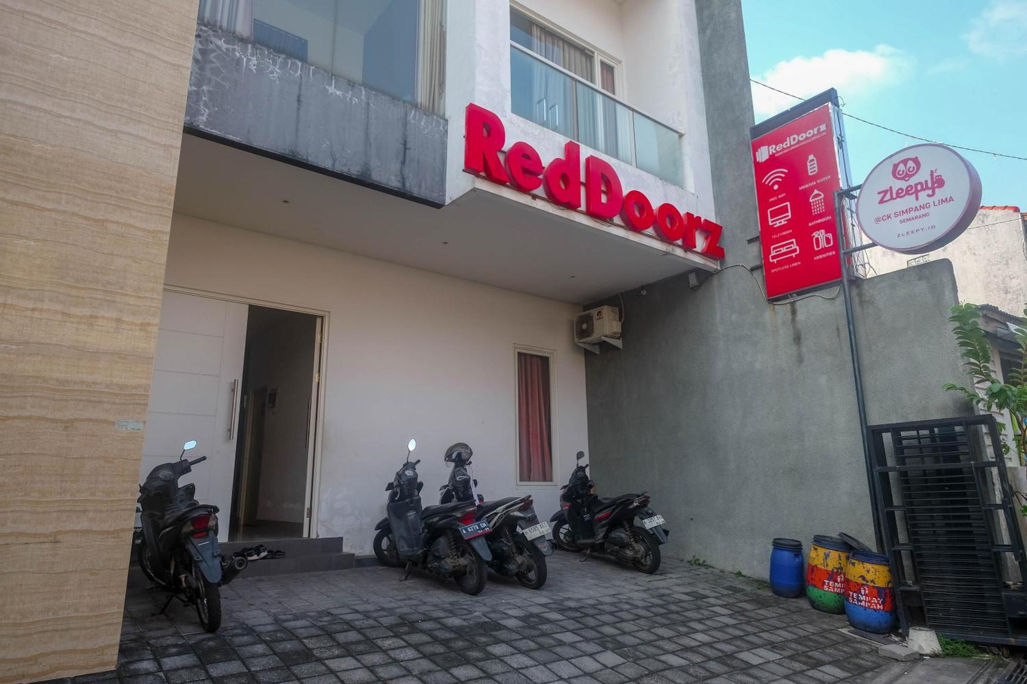 Reddoorz Syariah Near Simpang Lima Semarang Hotel Jomblang Exterior photo