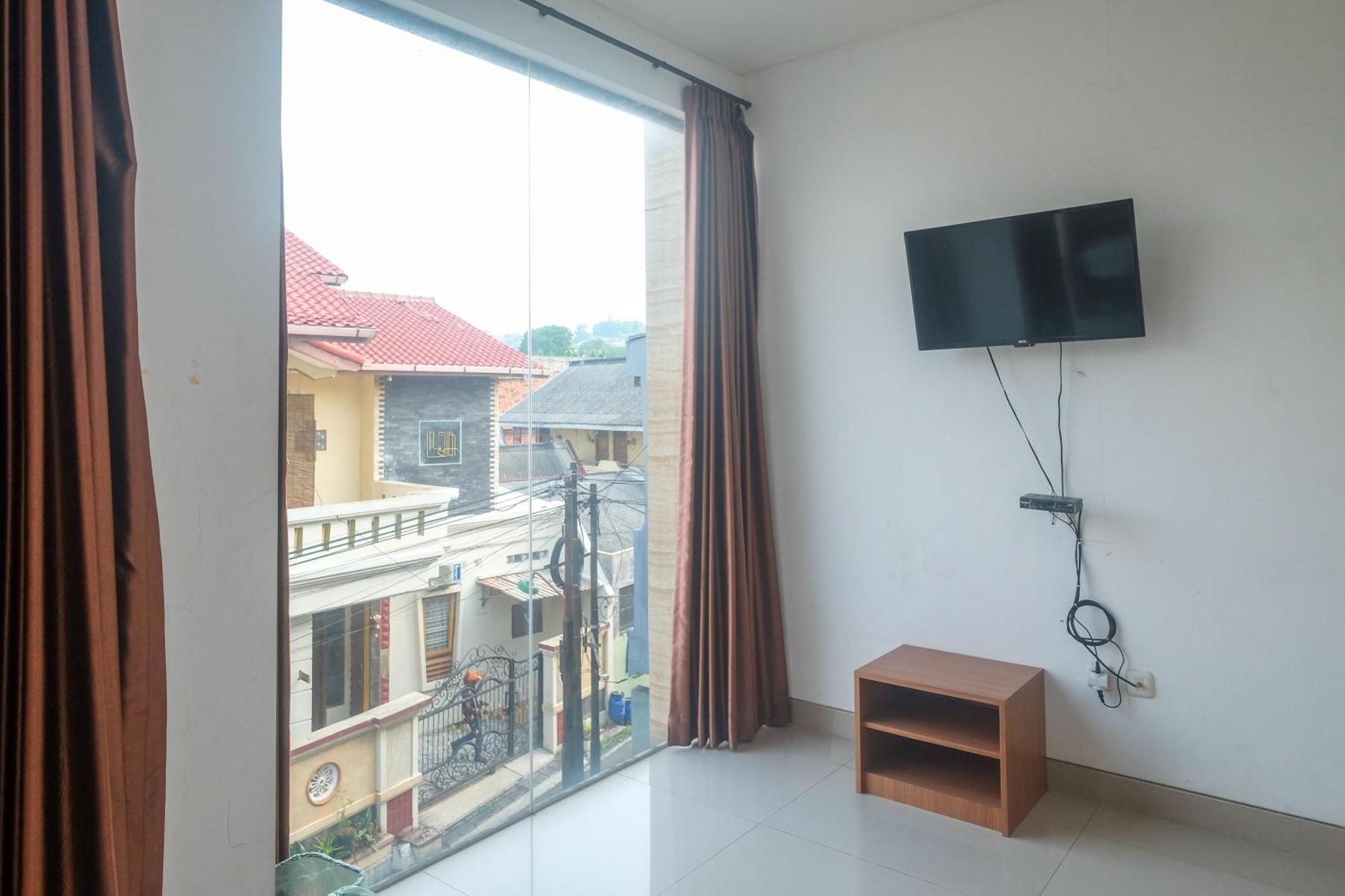 Reddoorz Syariah Near Simpang Lima Semarang Hotel Jomblang Exterior photo