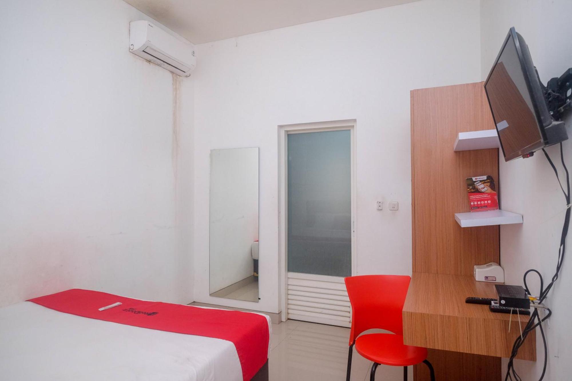 Reddoorz Syariah Near Simpang Lima Semarang Hotel Jomblang Exterior photo