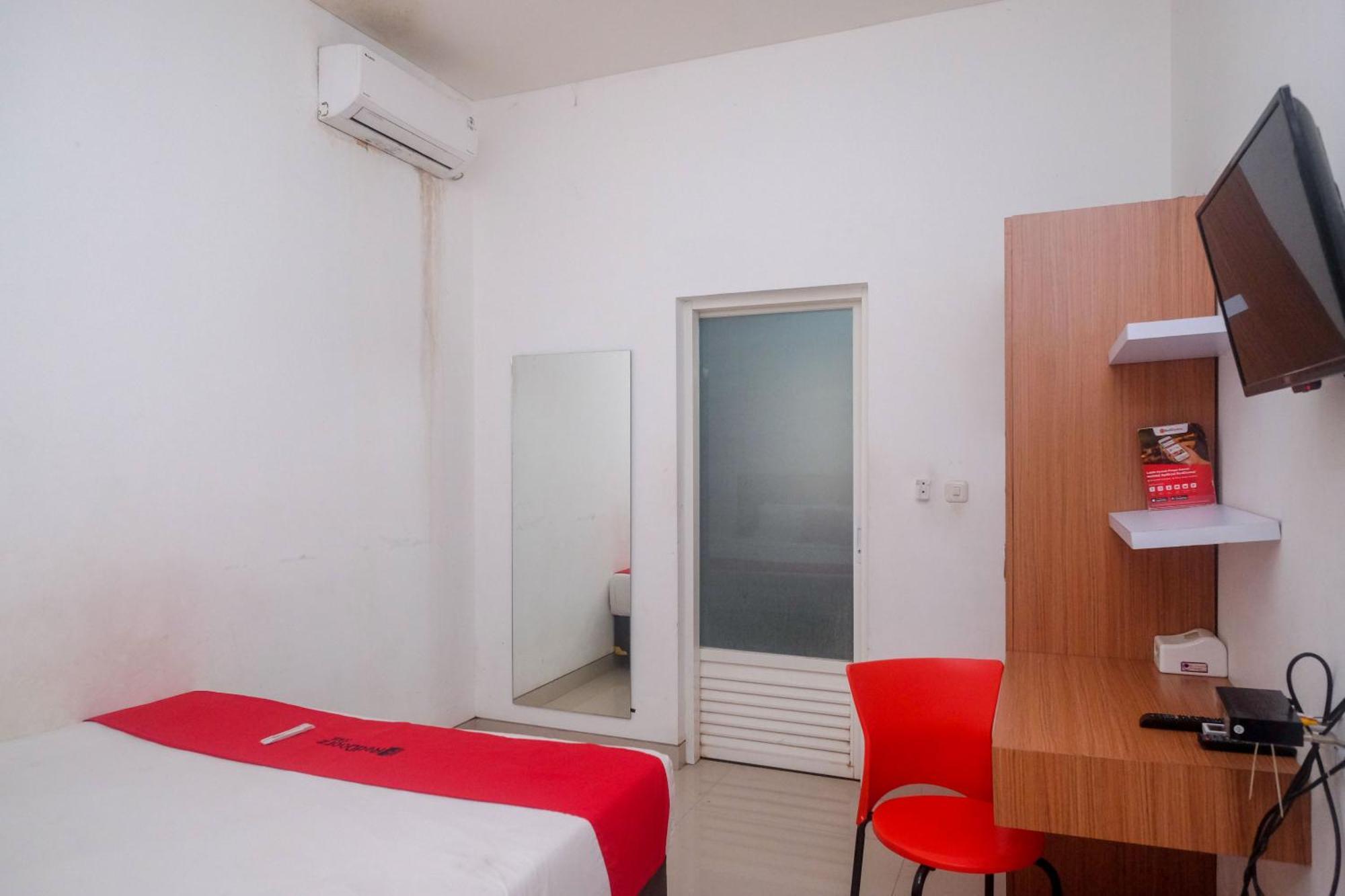 Reddoorz Syariah Near Simpang Lima Semarang Hotel Jomblang Exterior photo